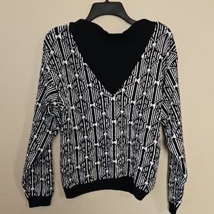 Nomi Vintage Black and White Patterned Sweater Small